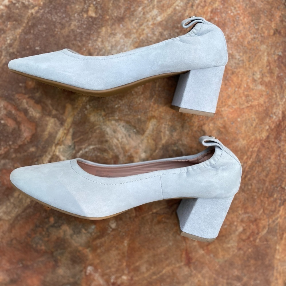 Taryn Rose Light Gray Heels - Picture 6 of 13